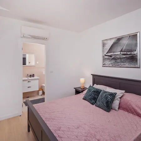 Anita Apartment